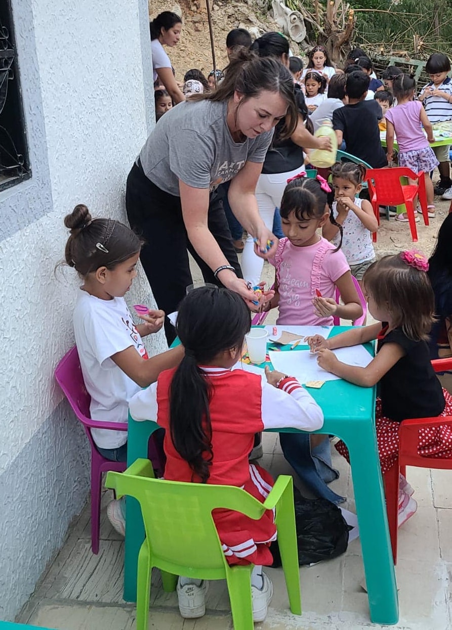 481050697_946985087642331_4912639318726079662_n coloring with children